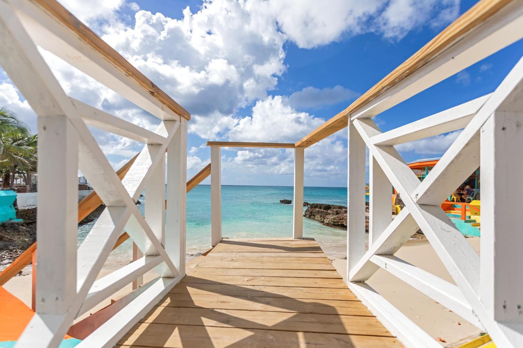 Maho Beach House - Sand Bar Condo - 1 Bedroom Suite Екстер'єр фото